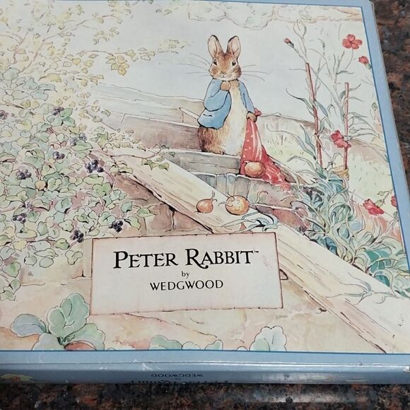 Vintage Wedgewood 2001 Calender Plate...PERFECT! - Picture 3 of 6